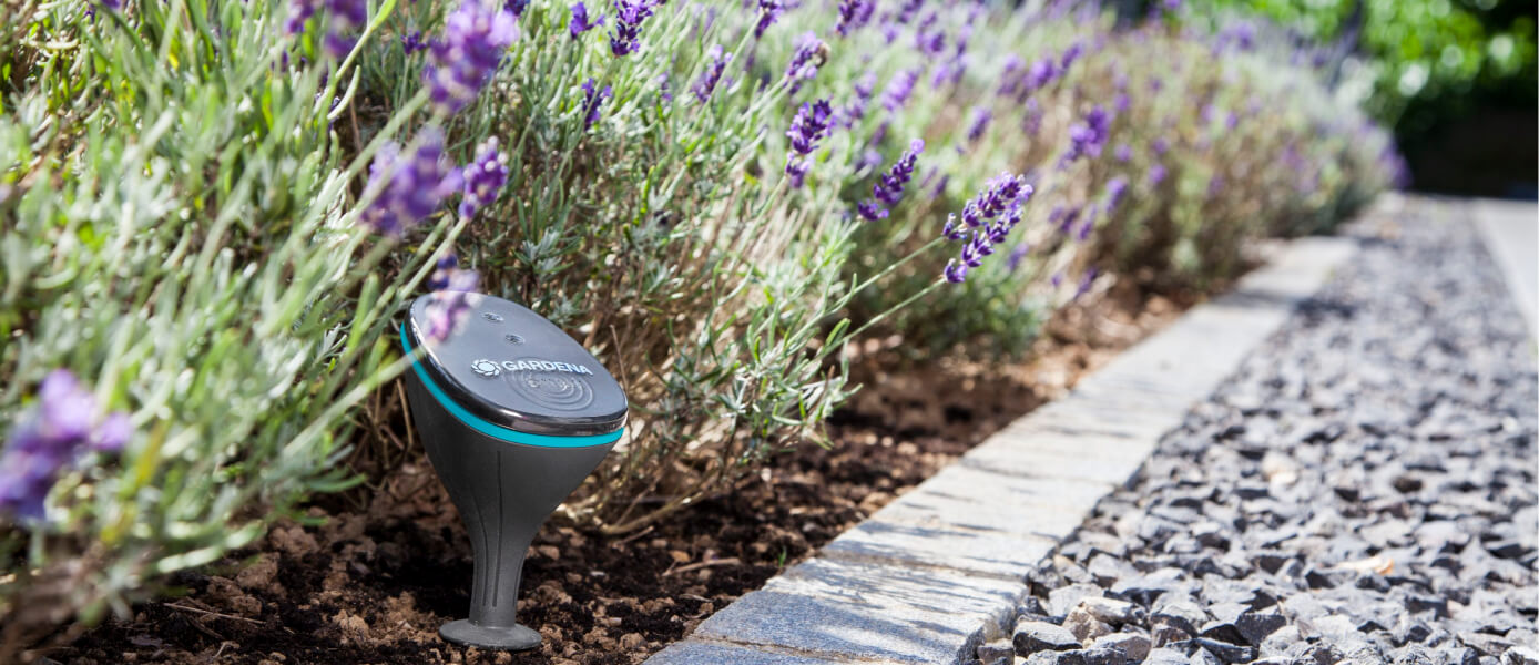 GARDENA smart sensor im Garten