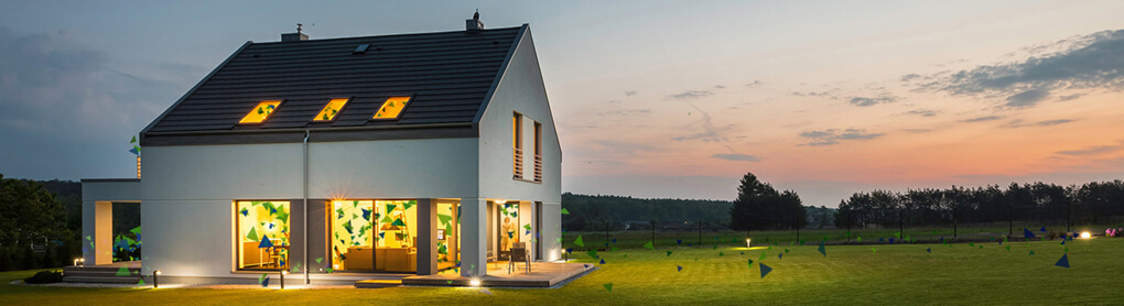 Haus augestattet mit smarter OPUS Beleuchtung und smarter Gartenbeleuchtung