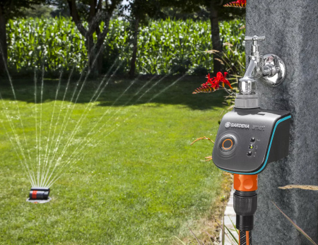Gardena automatisches Smart Home Bewässerungssystem im Garten